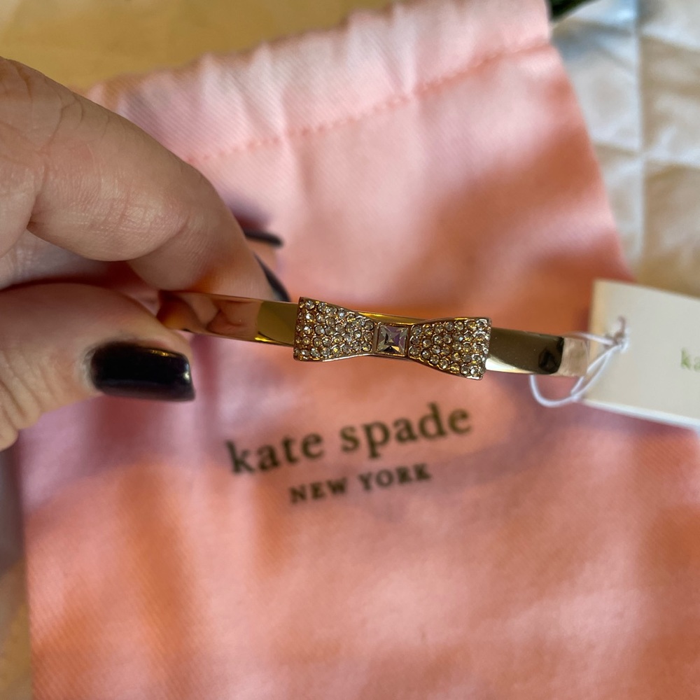 💝 Kate Spade Rose Gold Bangle Bracelet with Bow NWT - Picture 3 of 3